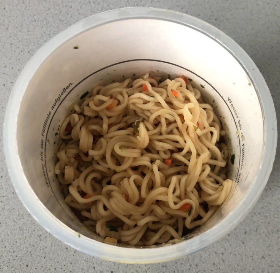 #1565: Maggi Magic Asia "Noodle Cup Chicken Taste with Black Pepper & Chili" (2019)
