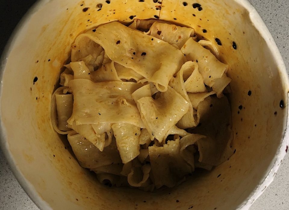 #1504: Sichuan Baijia "Broad Noodle Chili Oil Flavor (Sour & Hot)" Big Cup