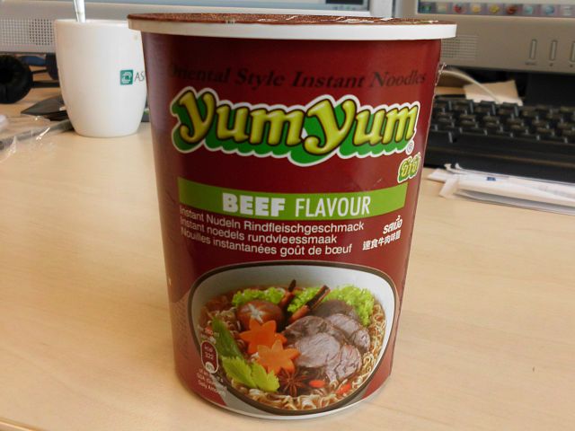 #050: YumYum Oriental Style Noodles "Beef Flavour" Cup