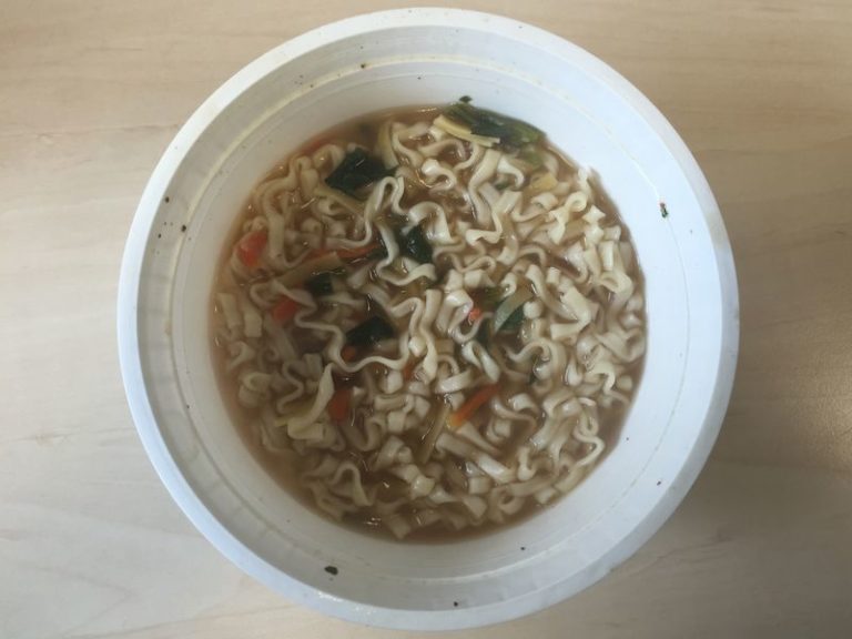 437 Nongshim „Anchovy Kal Guk Soo“ NonFried Noodle Soup HAPPYSOUPER.de