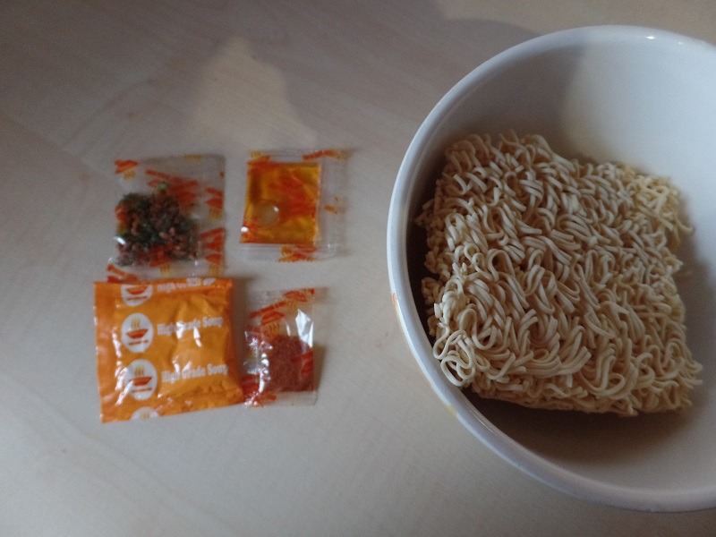 #600: Vi Huong "Korean Style Sour & Hot Flavour Instant Noodles"