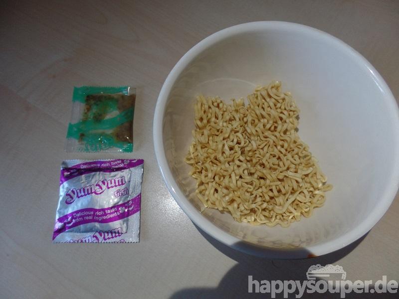 #1136: YumYum Instant Flat Shaped Noodles "Boat Noodles Nam Tok Flavour"