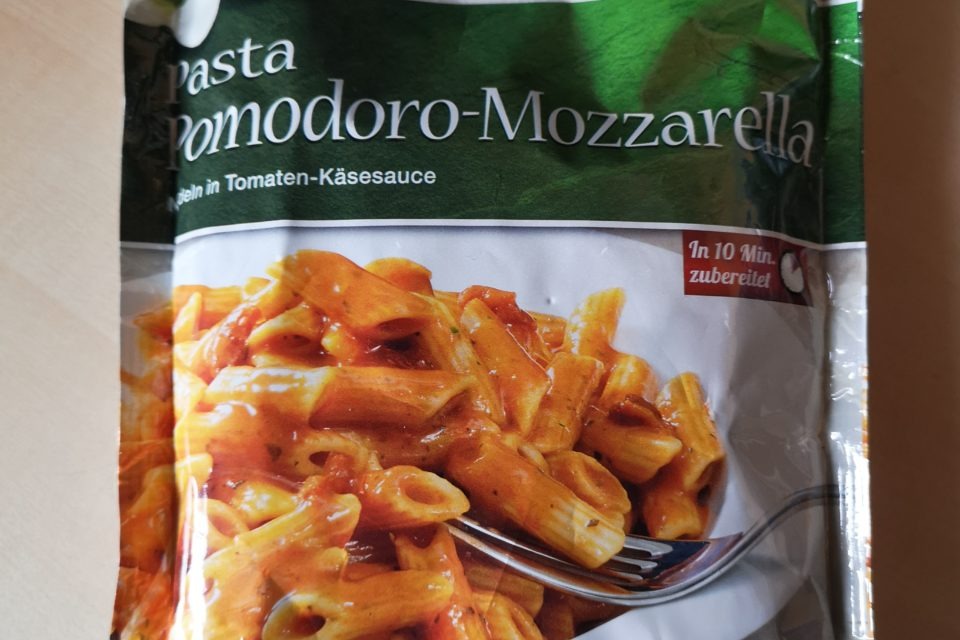 #1845: Zamek "Pasta Pomodoro-Mozzarella" (Nudeln in Tomaten-Käsesauce)
