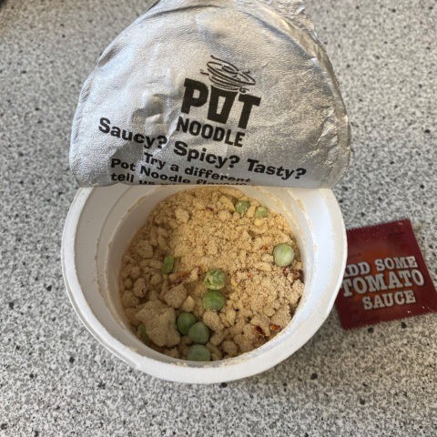 Pot Noodle Beef & Tomato