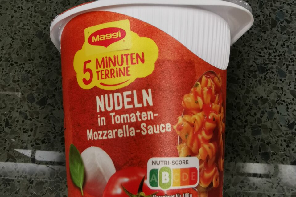 #2443: Maggi „5 Minuten Terrine Nudeln in Tomaten-Mozzarella-Sauce“ Cup ...