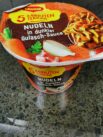 Maggi 5 Minuten Terrine Nudeln in dunkler Gulasch-Sauce Front