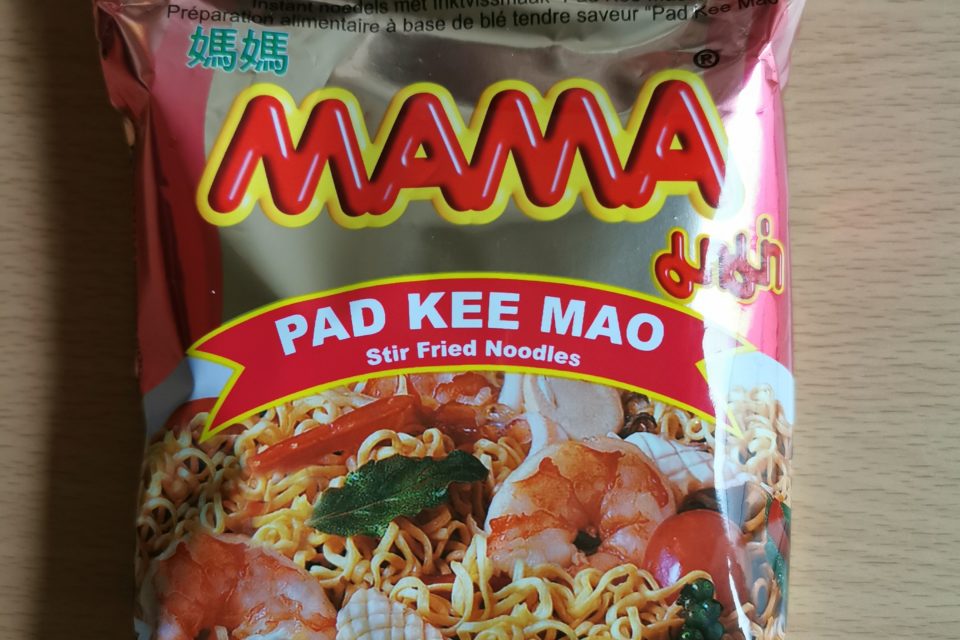 #1915: Mama Oriental Style Instant Noodles "Pad Kee Mao (Stir Fried Noodles)" (2021)