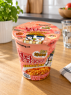 #3379: Samyang "Buldak Rose Bacon Cheese" Cup Samyang Cremige Knoblauch-Nudeln in der Küche